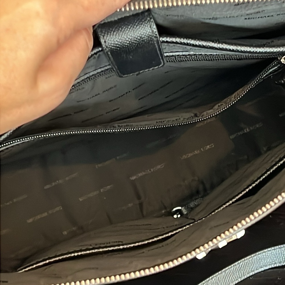 Michael Kors Maddie Medium Leather Tote shoulder bag, black, like new! - Picture 14 of 15